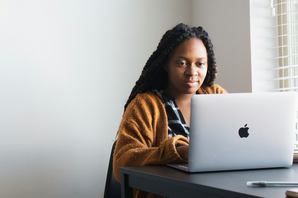 unsplash_HA-0i0E7sq4_woman on laptop.webp